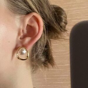 💖 2/$30 Gold tone hoop stud faux pearl thick dainty minimalist earrings